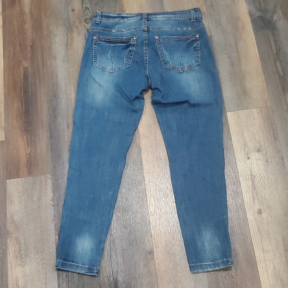 V Cristina Blue Skinny Jeans with Floral Embroidery - Picture 8 of 8